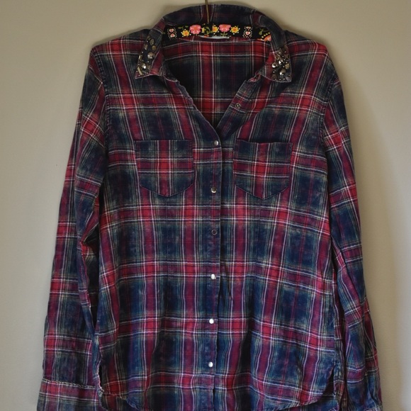 MAURICES Plaid Flannel with Stud Detail on Collar - Picture 4 of 5